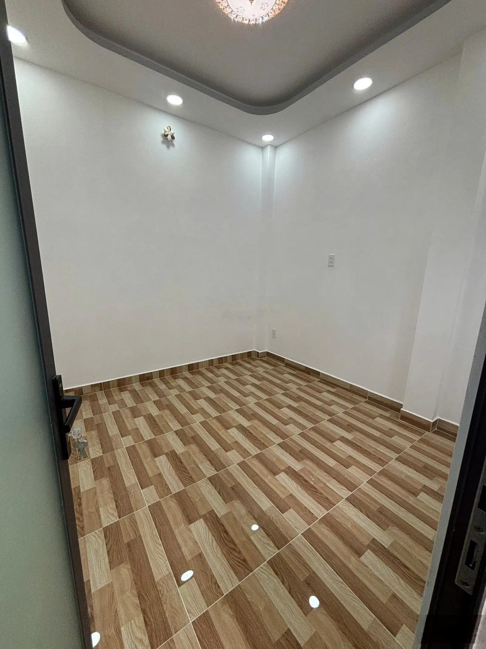 Nhà mới đẹp lung linh - Chiến Lược - 2 tầng - xe hơi đỗ cửa - 30m2 - DT sàn 120m2 - 3.75 tỷ
