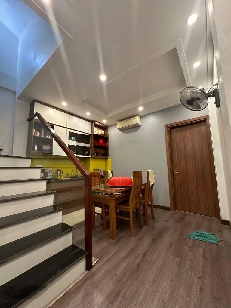 Chính chủ bán nhà phố Tam Trinh, kinh doanh,thang máy, không dính QH, 67m2, 5tầng, giá 16 tỷ có TL
