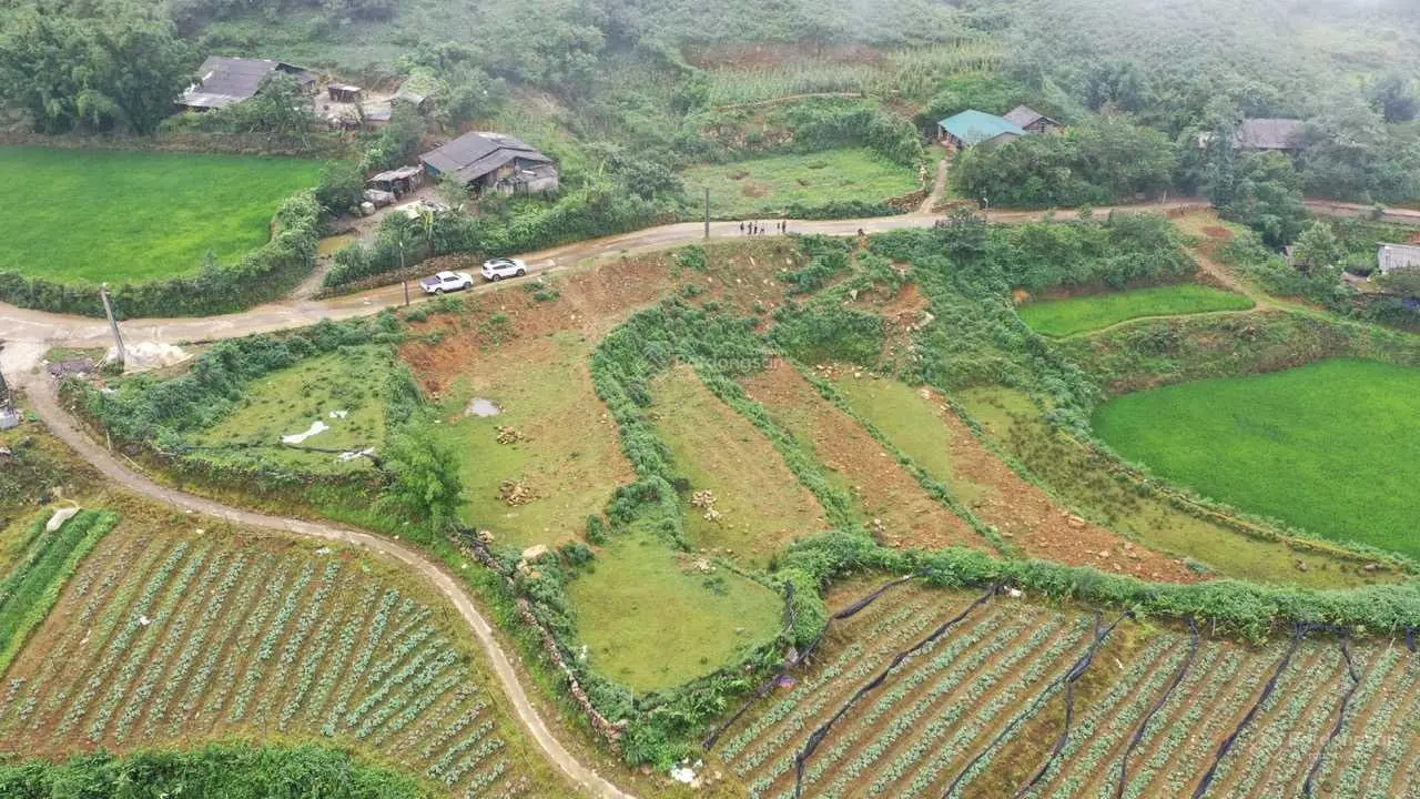 Bán thổ cư 300m2, bìa NN 4356m2, thôn Cửa Cải xã Ngũ Chỉ Sơn - Sa Pa - Lào Cai, giá 6 tỷ 6