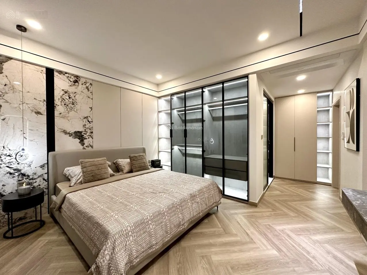 Căn hộ quá đẹp cần bán tại Phú Mỹ Hưng, nhà mới 100%, view sông trực diện, DT 130m2, 3PN, 2WC
