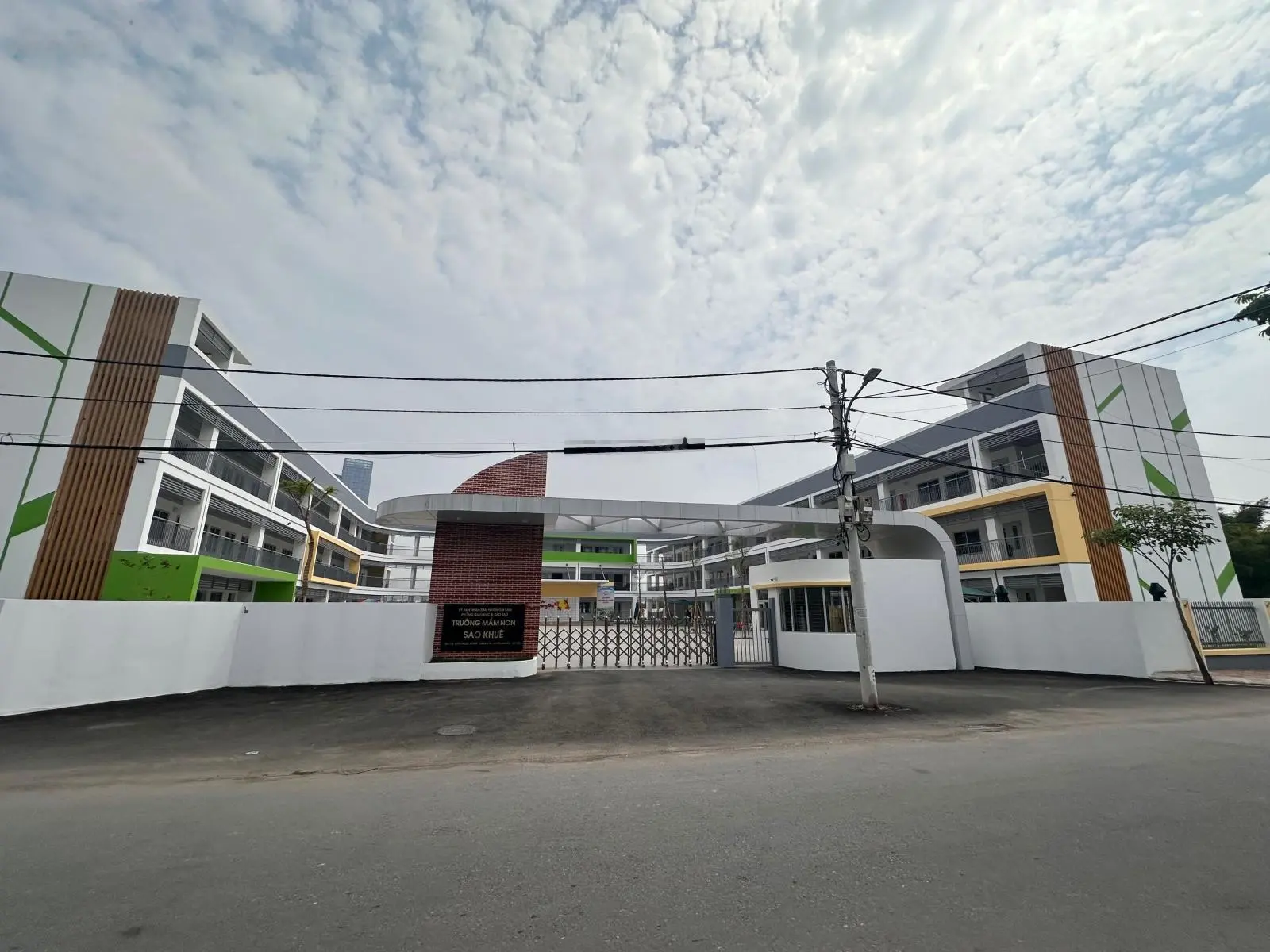 Bán gấp mảnh đất vàng lô góc Đa Tốn 190m2 mặt tiền 9,22m ôtô tránh KD cách Vin chỉ 1km nhỉnh 80tr/m