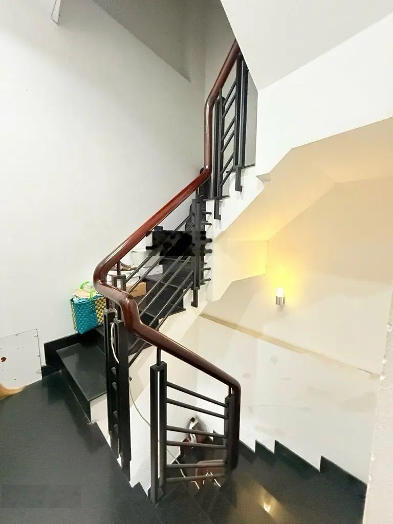 5 tỷ 39, bành văn trân, giáp q10, chợ nghĩa phát , hẻm trước nhà 4m - nhà 5 tầng - 32m2