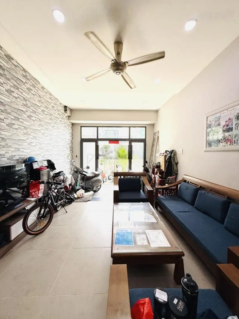 Hẻm xe hơi ngay siêu thị, 4 tầng 52m2 (5.3m ngang), gần Phạm Văn Đồng