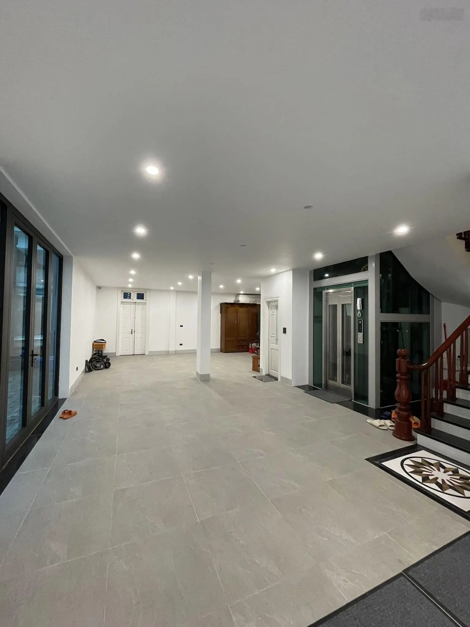 Bán toà nhà 9T, 462m2 mặt phố Thái Hà, quận Đống Đa - mặt phố vip - trung tâm quận Đống Đa