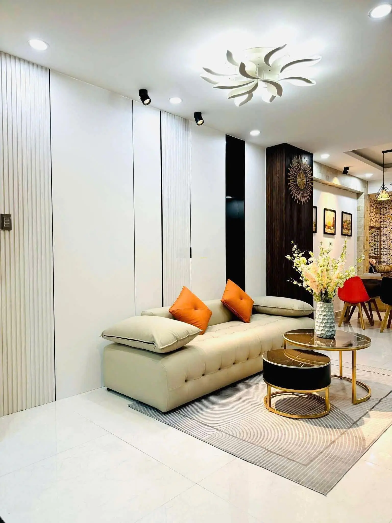 Bán nhà 3 tầng khu dân trí cao, đầy đủ công năng, nhà đẹp y hình, full nội thất, có bớt