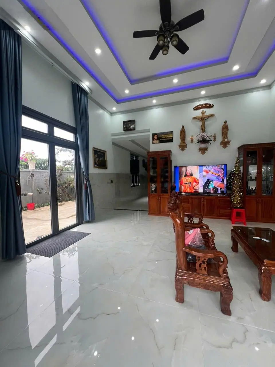 Bán căn nhà nghỉ dưỡng sân vườn 995m2 đầy đủ tiện nghi về sân bay Liên Khương chỉ 9km, chỉ 3,7 tỉ