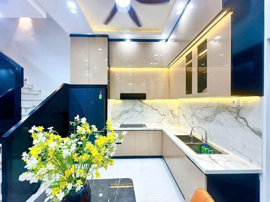Bán nhà có gara oto hẻm 1806 Huỳnh Tấn Phát giá 6,6 tỷ