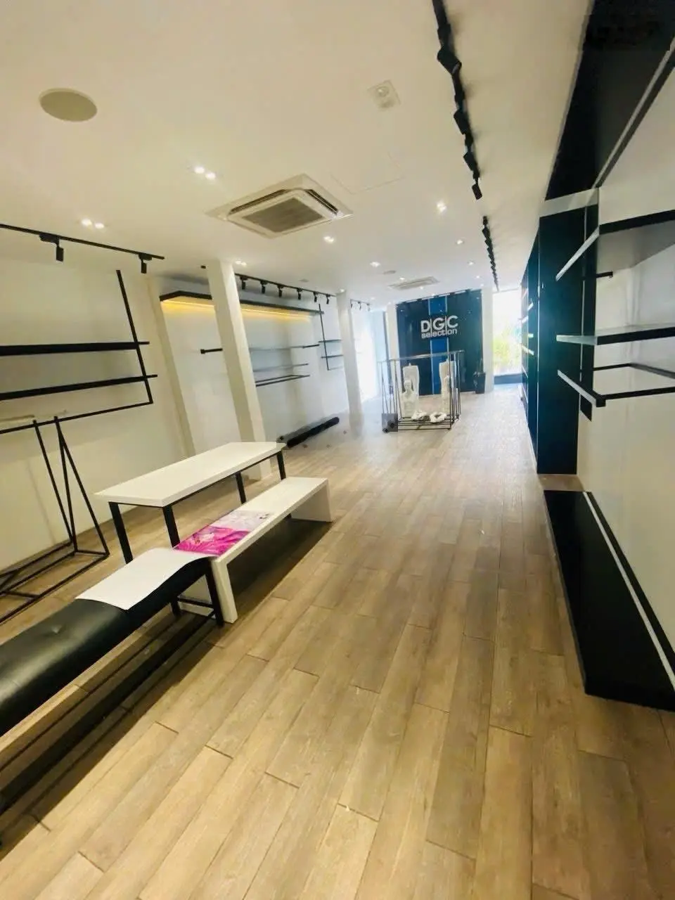 Nhà 3 tầng kiên cố 104m2 mặt tiền 5m4 phố kinh đô thời trang lê duẩn - mở mắt ra là có tiền