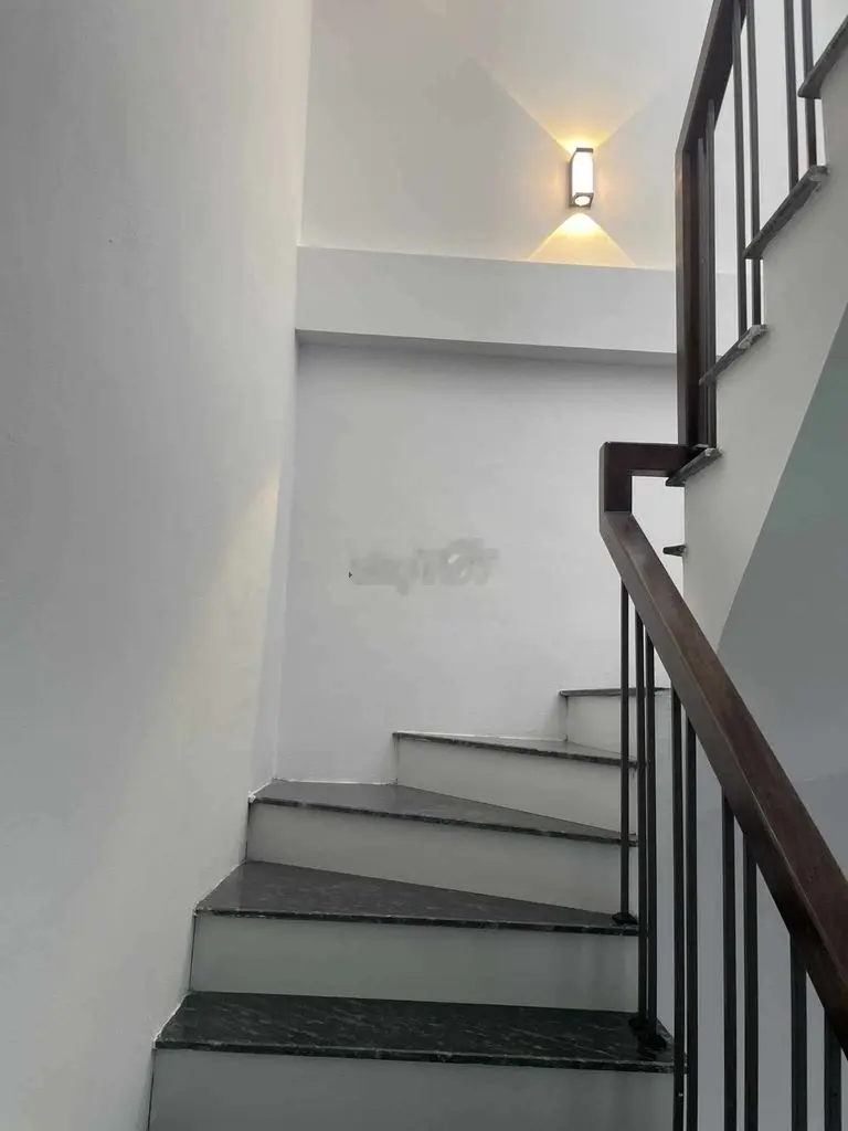 Bán nhà 40m2 Đại Cát, dân xây, 7 chỗ đỗ cửa, tiện ích ngập tràn