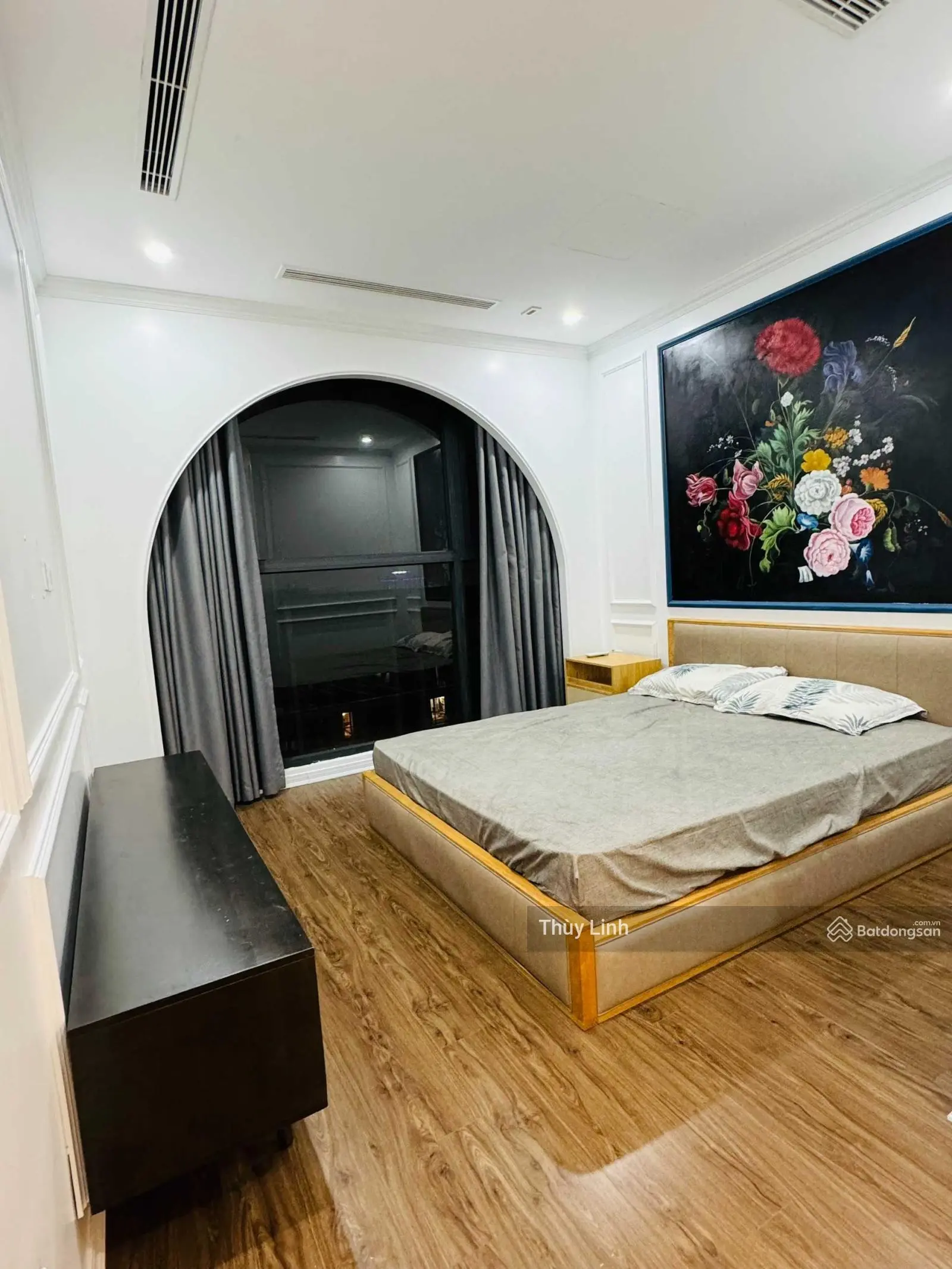 Bán căn hộ 2 phòng ngủ view hồ Vinhomes Skylake (S2.01), DT 71m2 thông thủy, sẵn nội thất