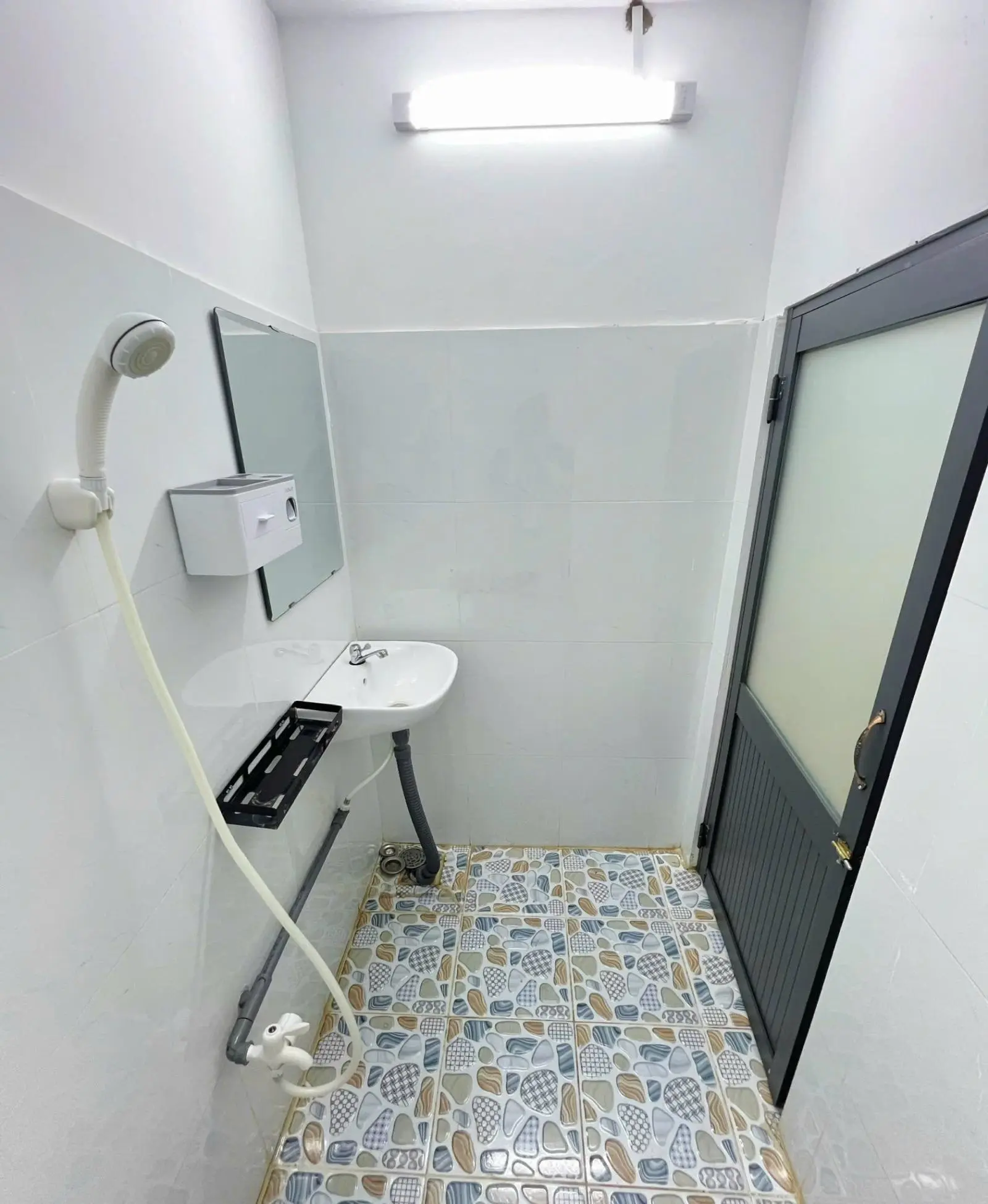 Bán căn hộ dịch vụ 20 phòng, đường xe tải, DT: 187m2 đất thu nhập 70 triệu/tháng Thống Nhất P16
