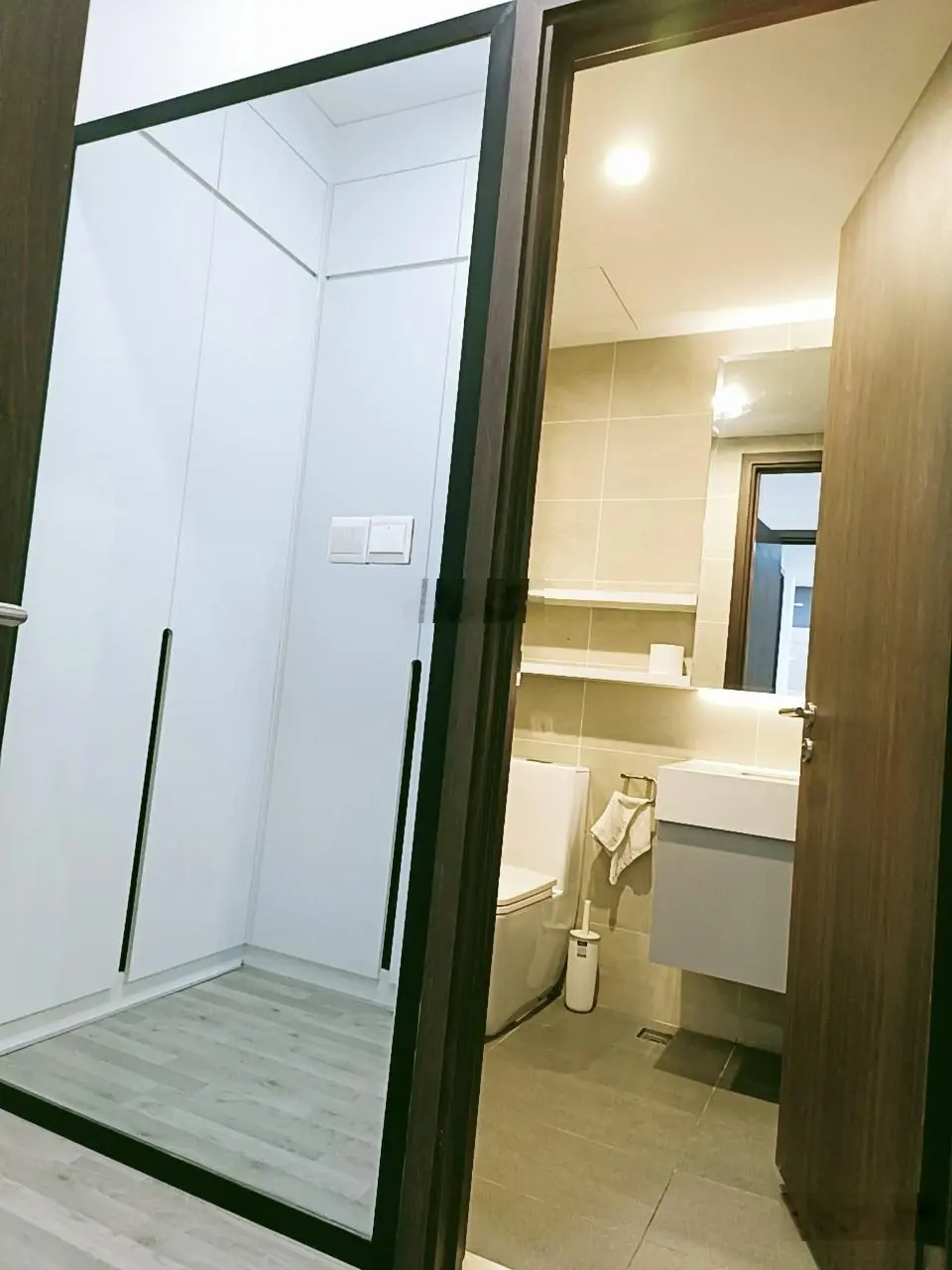 Cần bán căn hộ One 2 phòng ngủ, diện tích 81.32m2, full nội thất, view sông, giá 7,5 tỷ