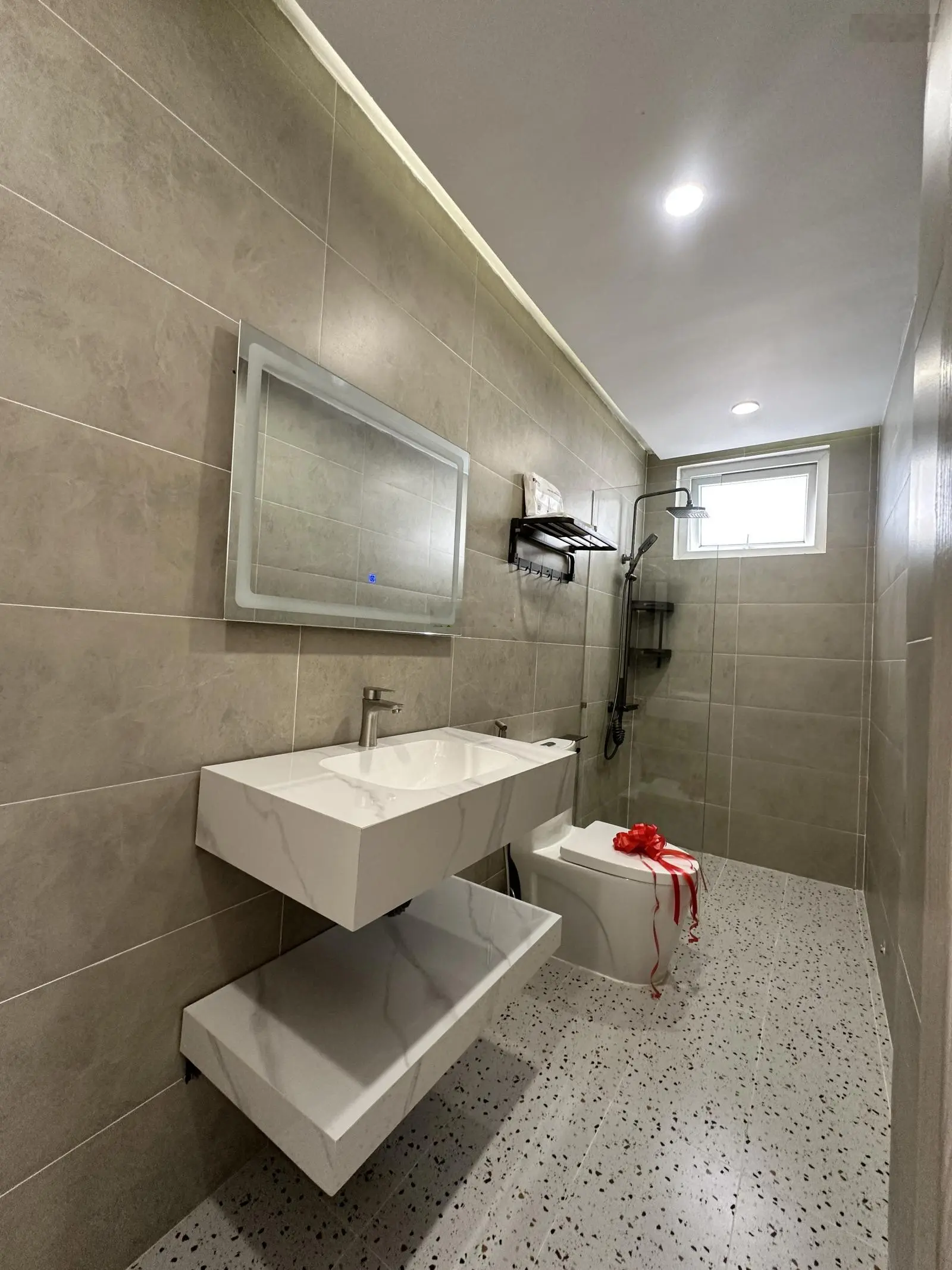 Bán gấp siêu phẩm nhà phố ngay đường 25HBC kế pvđ : 0933352944