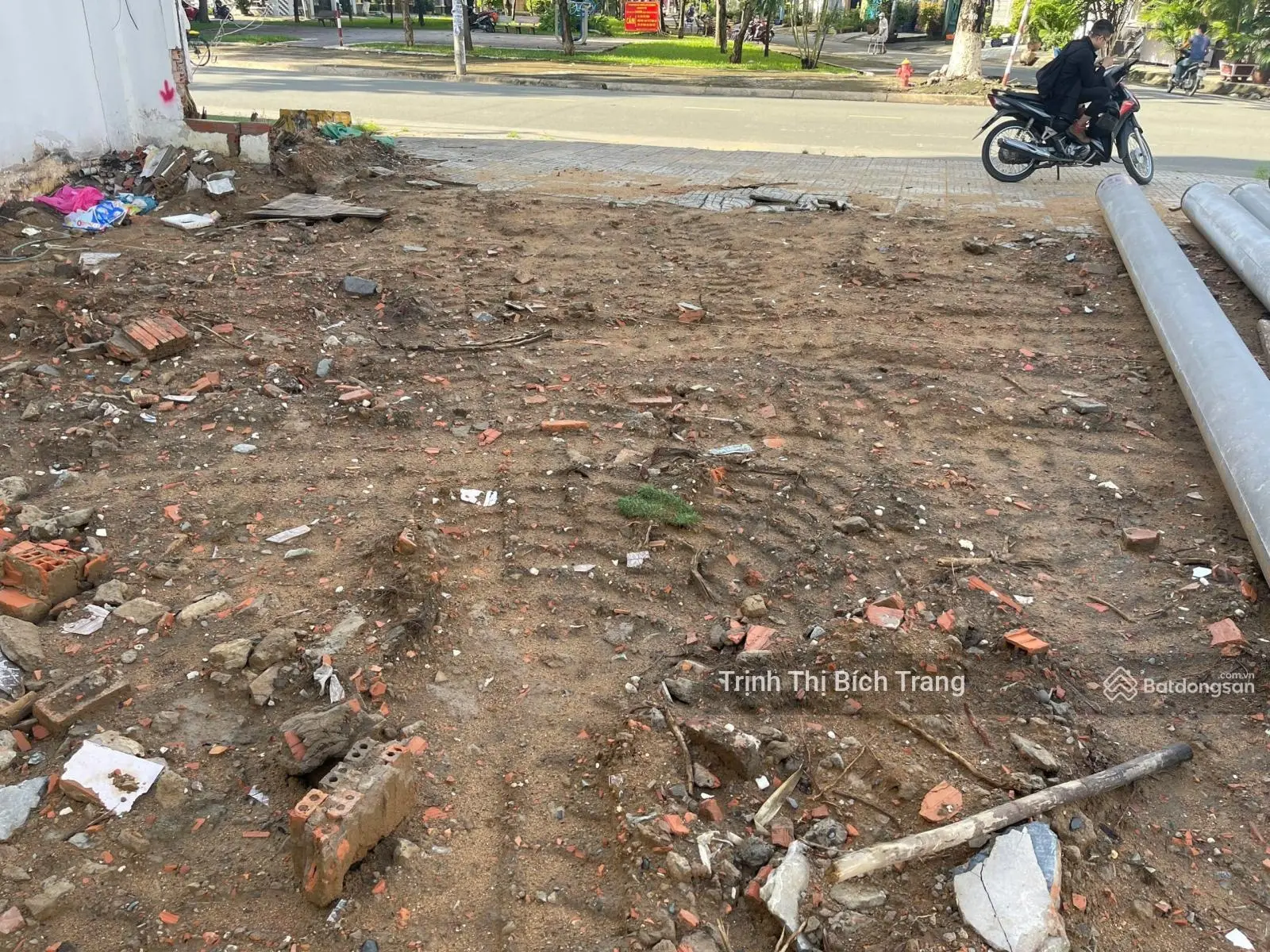 Đất ngay mặt tiền đường hẻm sân bia 130m2. Ngay trường tiểu học Chu Văn An. Đất SHR