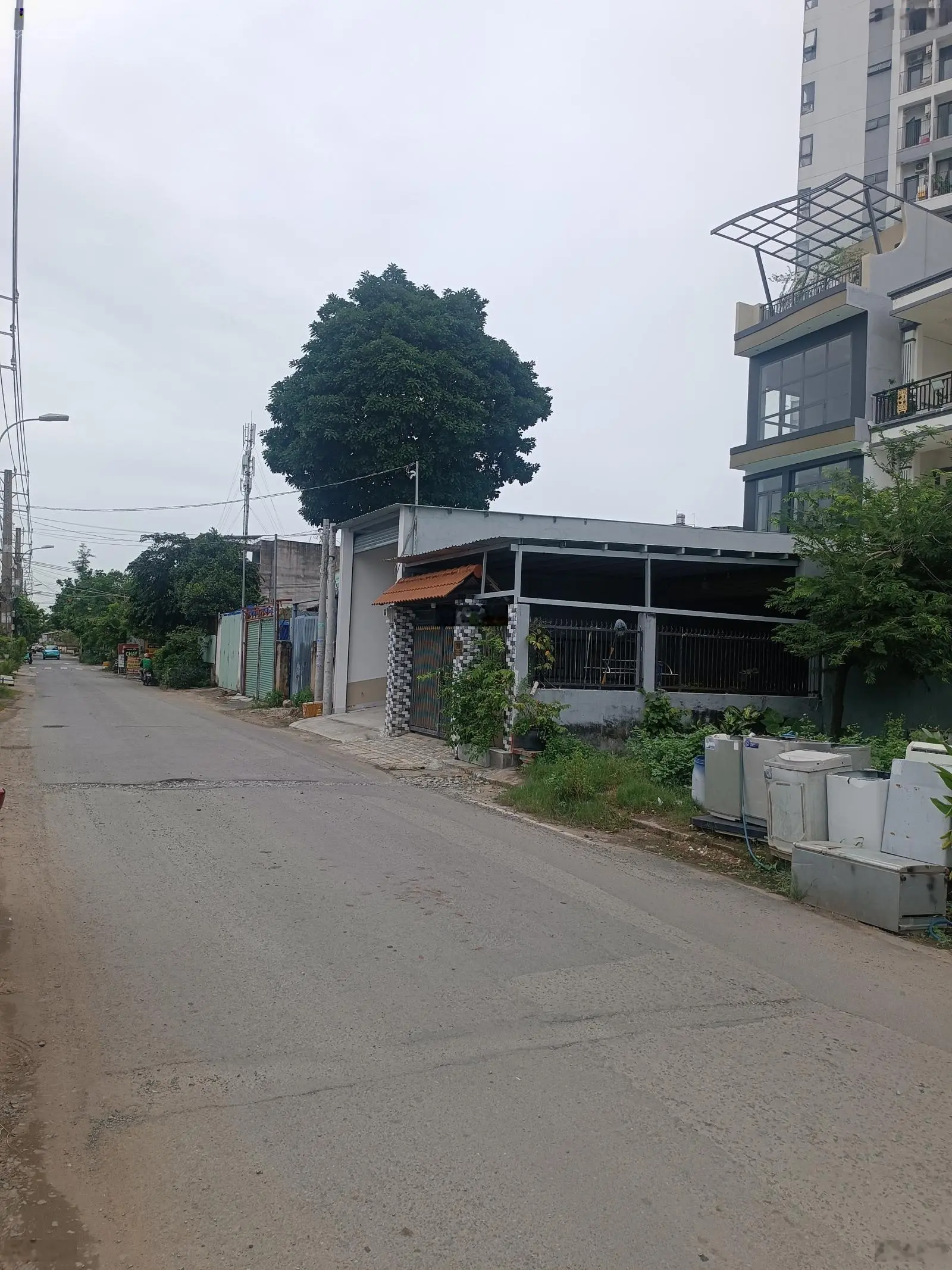 Bán nhà 114m2 mặt tiền đường Gò Cát, Phú Hữu. DT 4x29m, nhà cấp 4 mới đang kinh doanh. Giá 5,7 tỷ