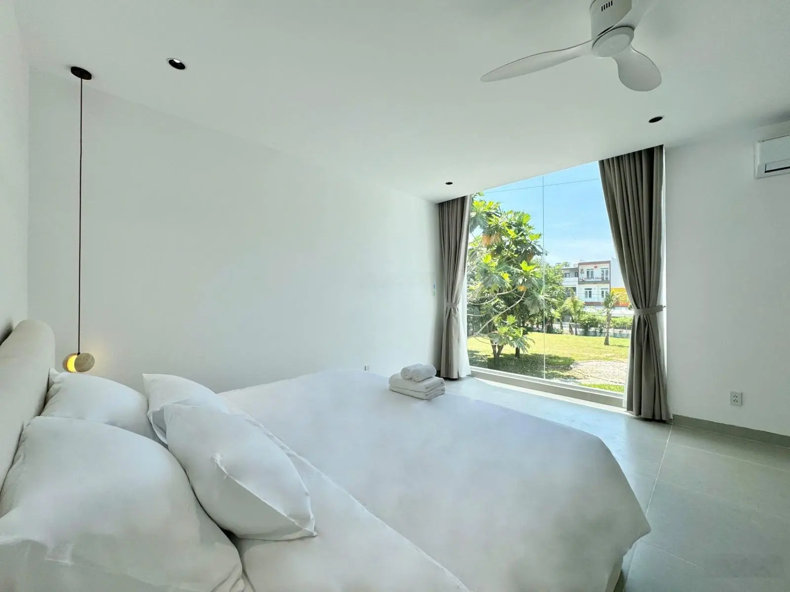 Siêu phẩm villa nghỉ dưỡng 3 MT 2600m2, mới, cạnh sông Hàn, công viên riêng, hồ bơi 50m2, full NT