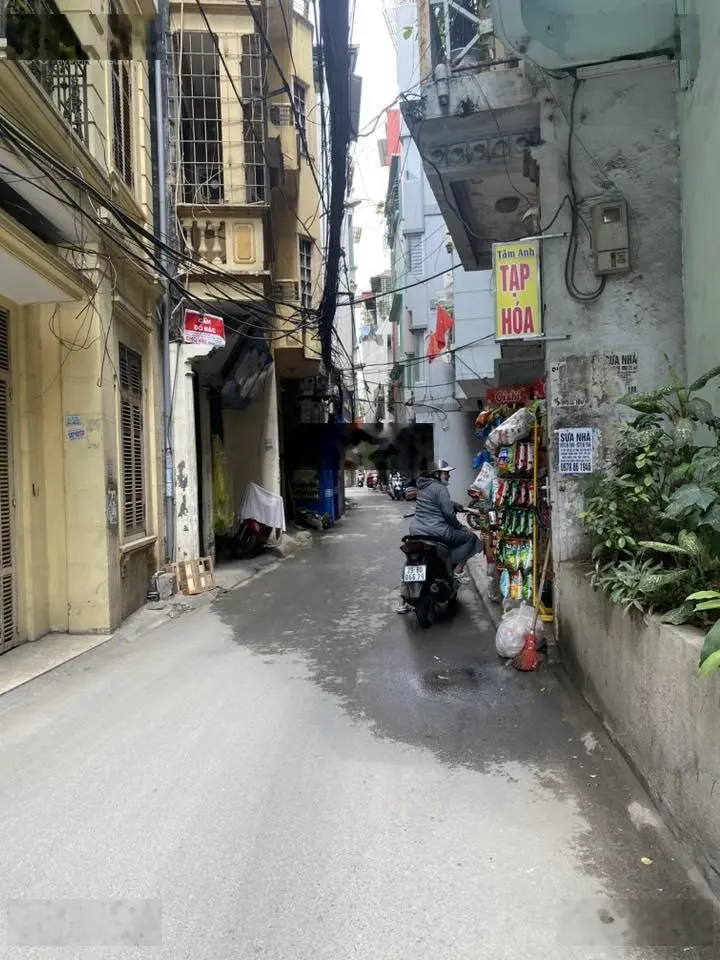 Hàng hiếm, phố vip hào nam, 61m2 x 2 tầng, mt 12m, lô góc, ô tô vào nhà, phù hợp xây toà vp, ccmn
