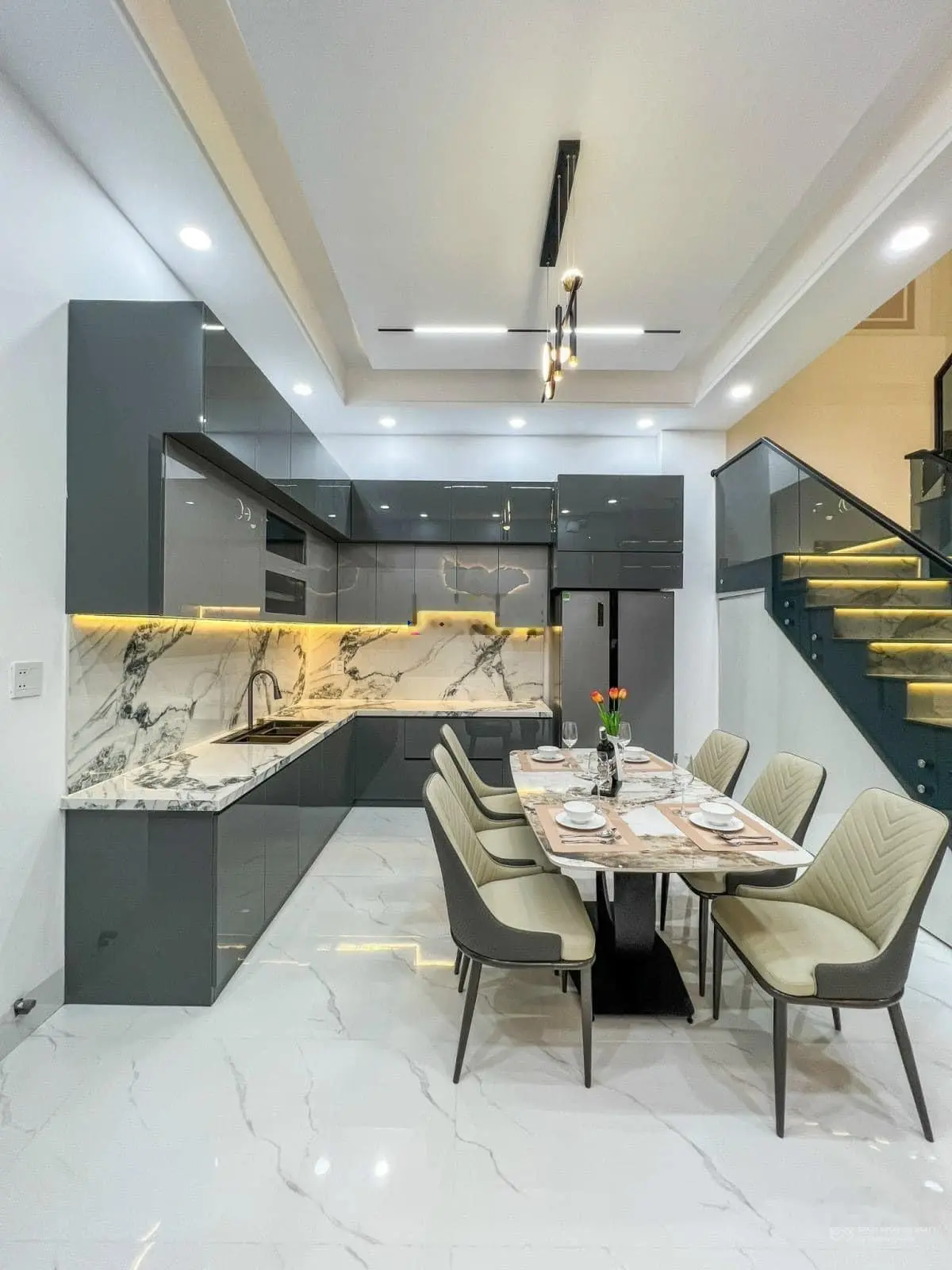 Bán nhà đẹp giá rẻ bình chánh 1 trệt 1 lầu 3 pn 3 wc giấy tờ sổ sách hợp lý đang cho thuê 7tr/tháng