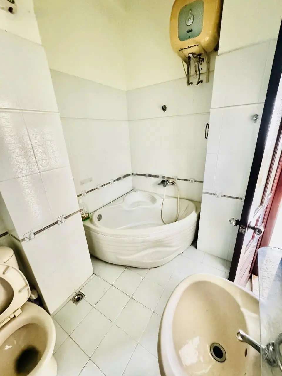 Bán nhà hẻm 8m thông khu bàn cờ 41m2 5 tầng ngay chợ phạm văn hai quận tân bình