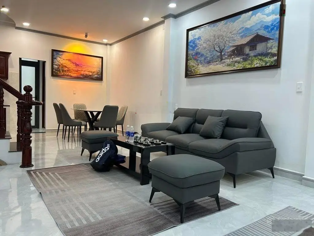 Nhà ngộp 3 tầng 4 phòng ngủ giá chỉ 5.28 tỷ ngay MT Dân Chủ, Quận 9, gần Vincom Thủ Đức, Sổ sẵn