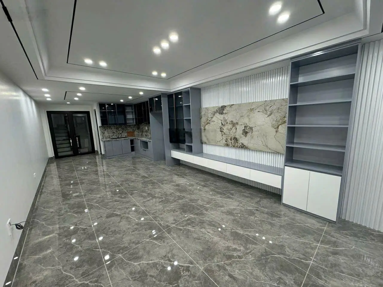 Bán nhà mặt phố Trạm 60m2 MT 4m. Phố kinh doanh. 7 tầng thang máy 450kg 4 ngủ mặt phố kinh doanh