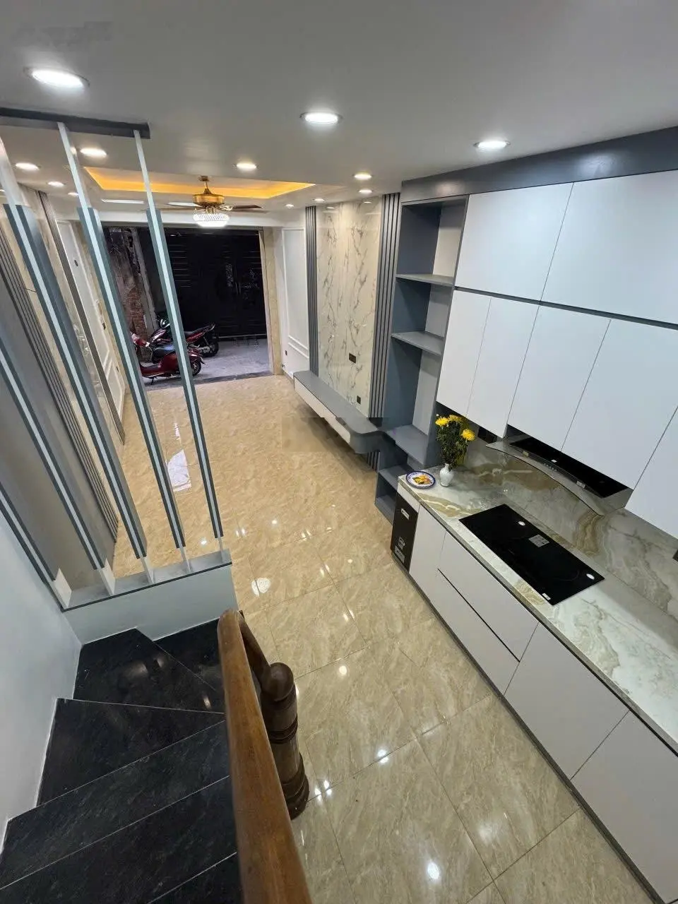 Ông anh nhờ bán nhà 34m2 bát khối, long biên - oto đỗ cửa - vị trí nhà, tương lai phát triển