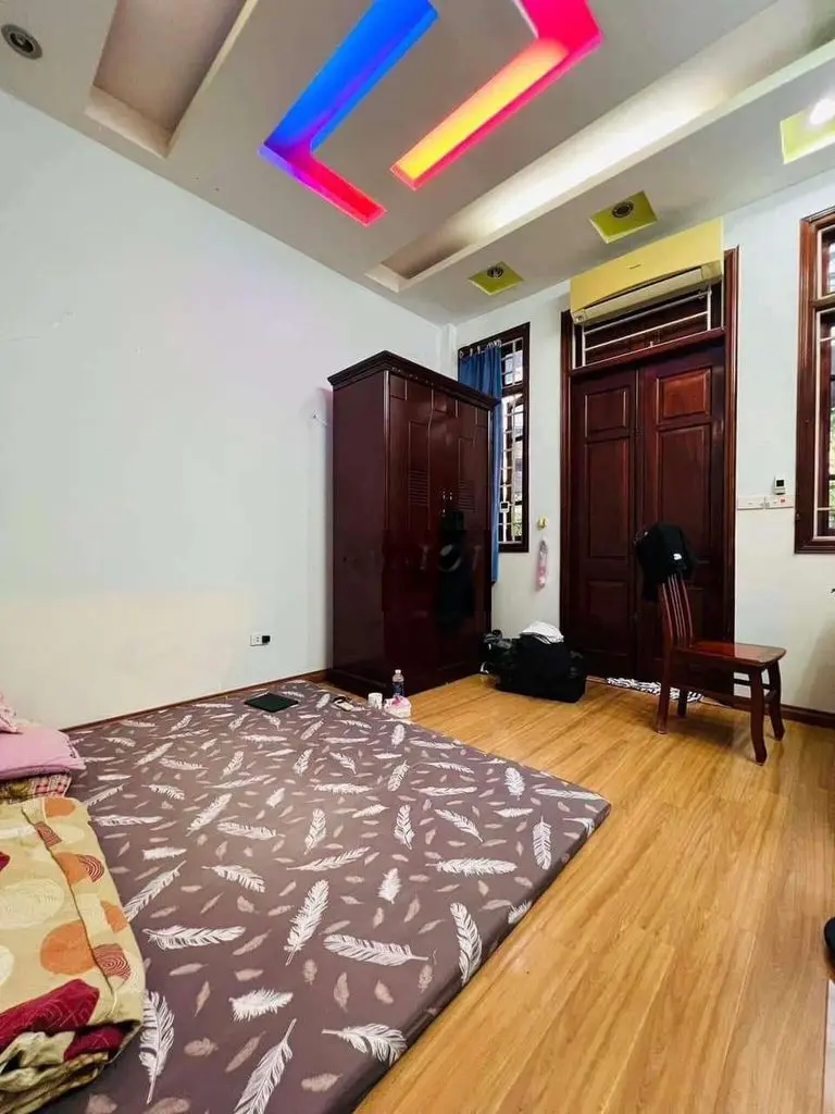 Bán nhà đẹp dân xây mặt ngõ phố Đội Cấn 40m2 6tầng MT 4m chỉ hơn 6tỷ
