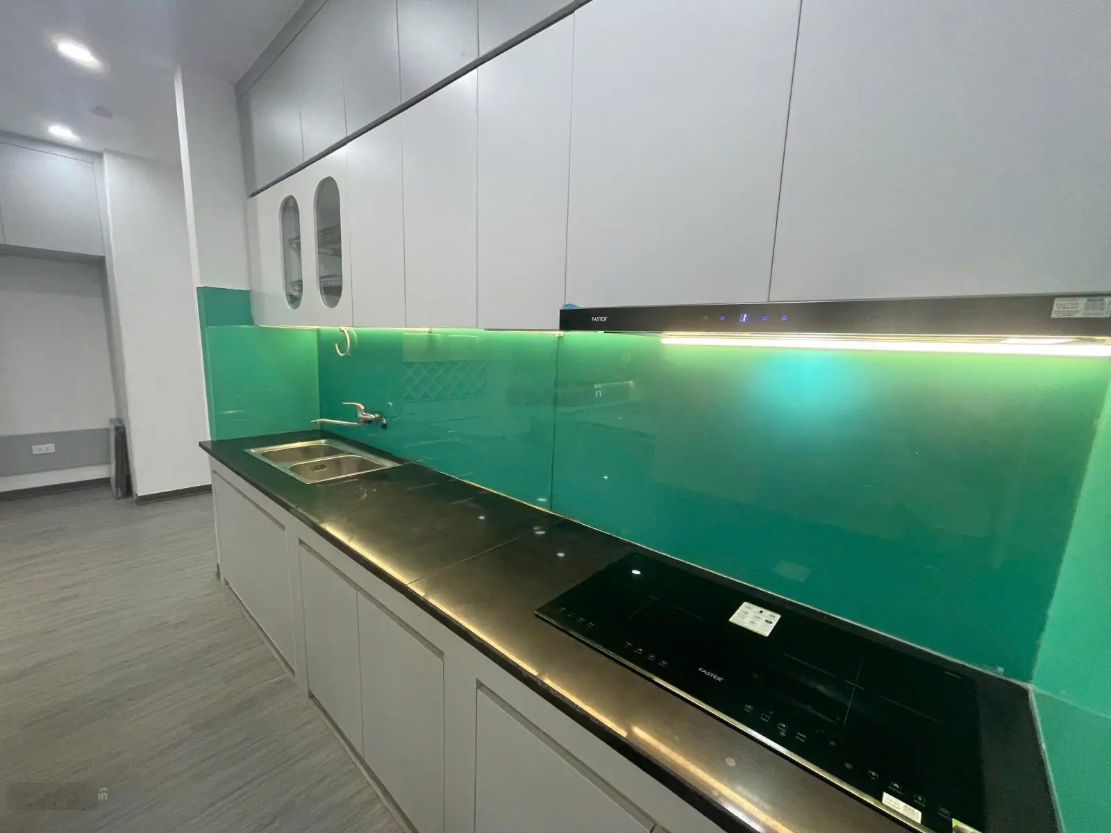 Chính chủ bán CHCC TPGL Phạm Văn Đồng - 84m2 - 2 PN - full nội thất ở ngay view hồ - nhỉnh 4 tỷ