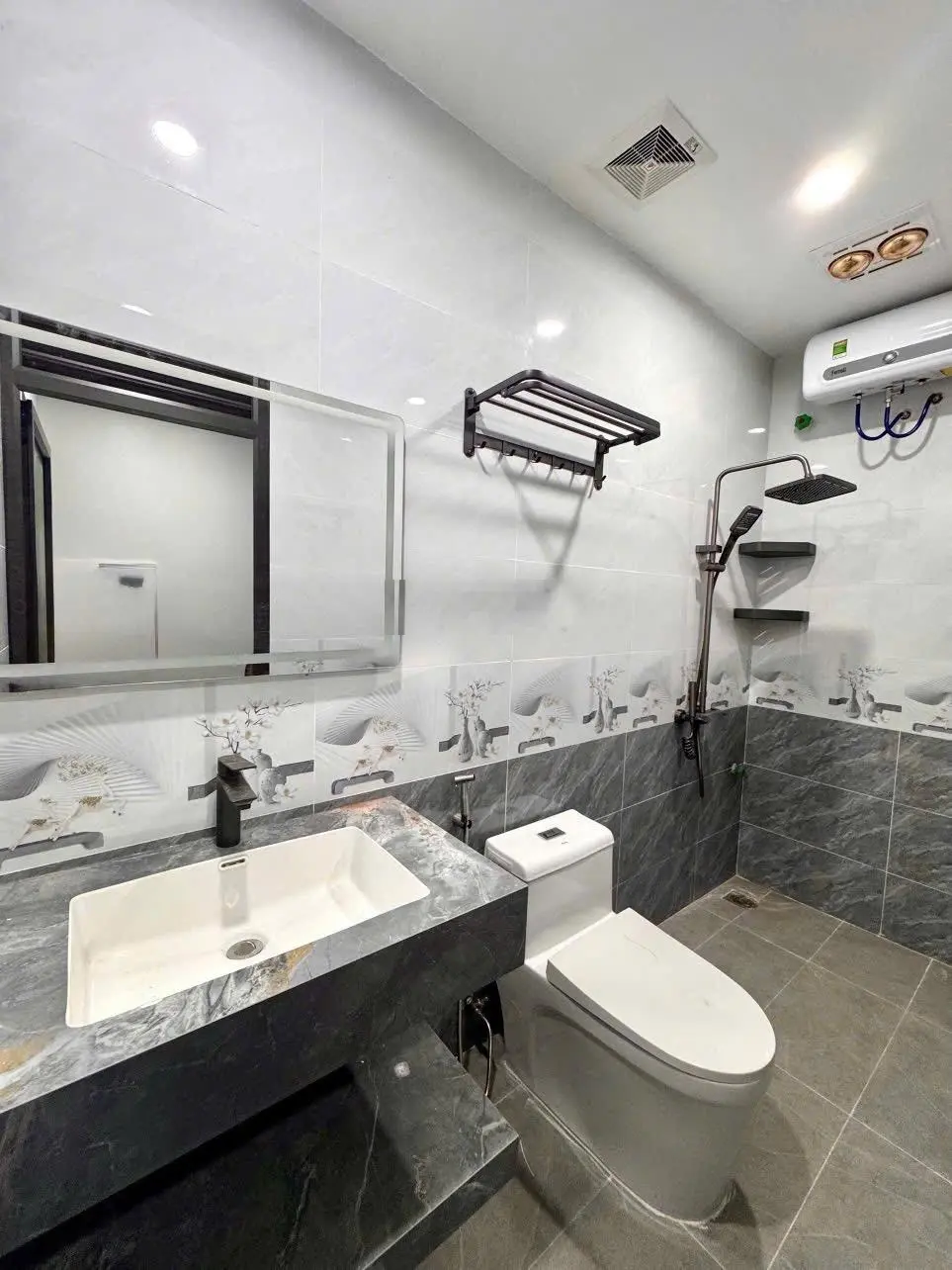 Ông anh nhờ bán nhà 34m2 bát khối, long biên - oto đỗ cửa - vị trí nhà, tương lai phát triển