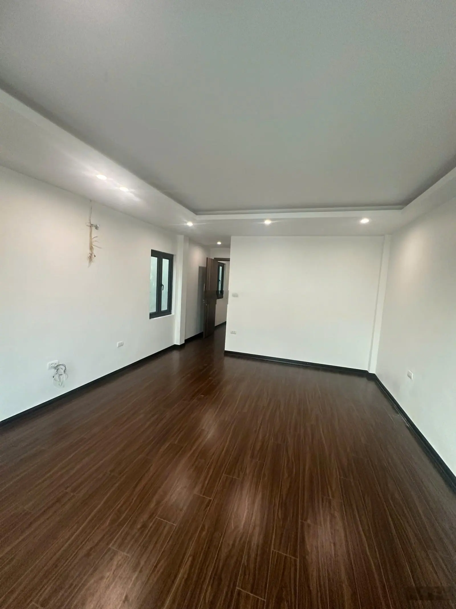 Nhà thiết kế cực đẹp 5t, full nội thất ở luôn. gần trục chính.ngõ thông ô tô tránh.sát kđt đô nghĩa