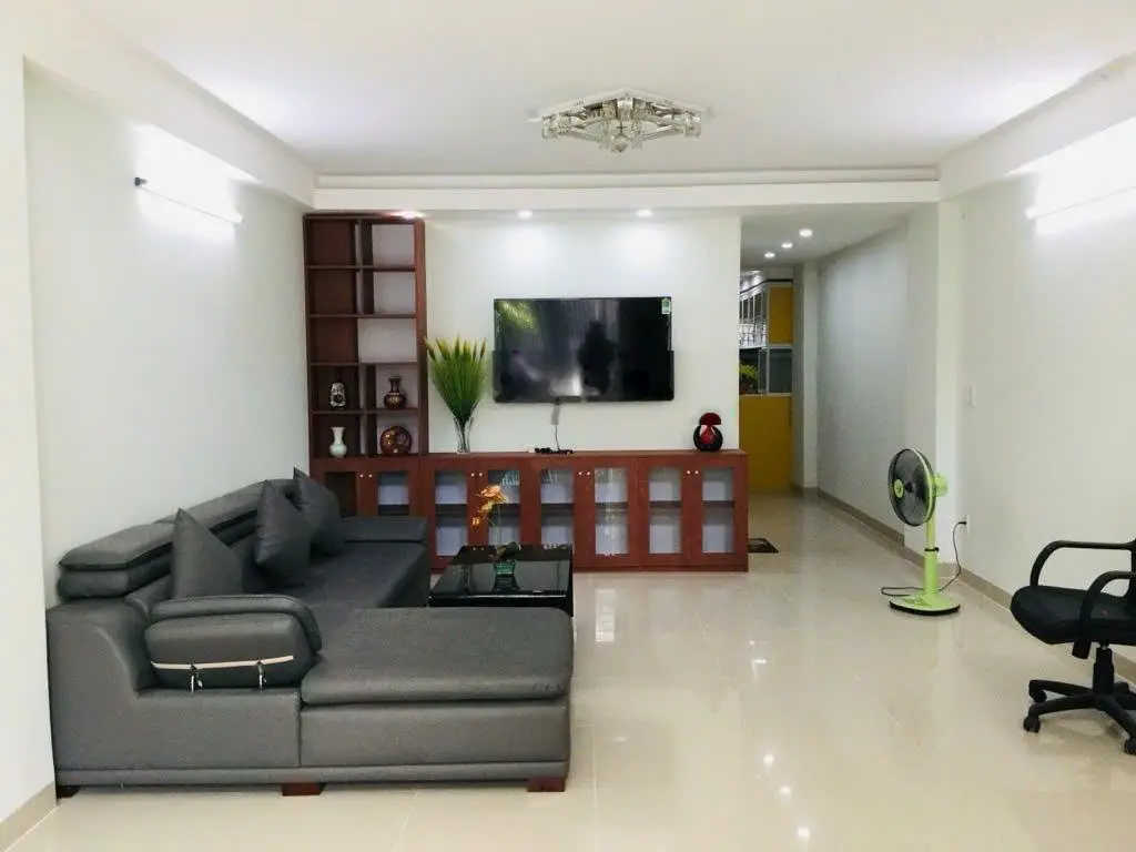 Bán nhà mặt phố khu mỹ an đối diện đại học kinh tế, giá sốc chỉ 5,9 tỷ, 96m2, 2 tầng, 2pn