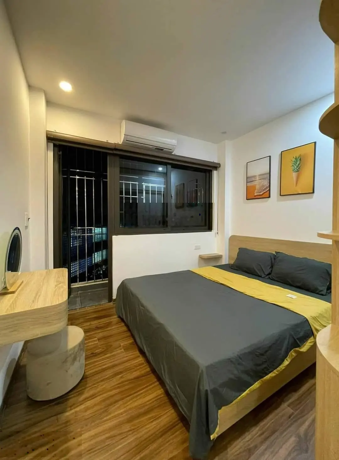 Bán gấp CCMN Trung Kính - 151m2*8 tầng - MT 8m - Giá: 35,5 tỷ - Đạt 2 tỷ/năm - Kinh doanh đẹp