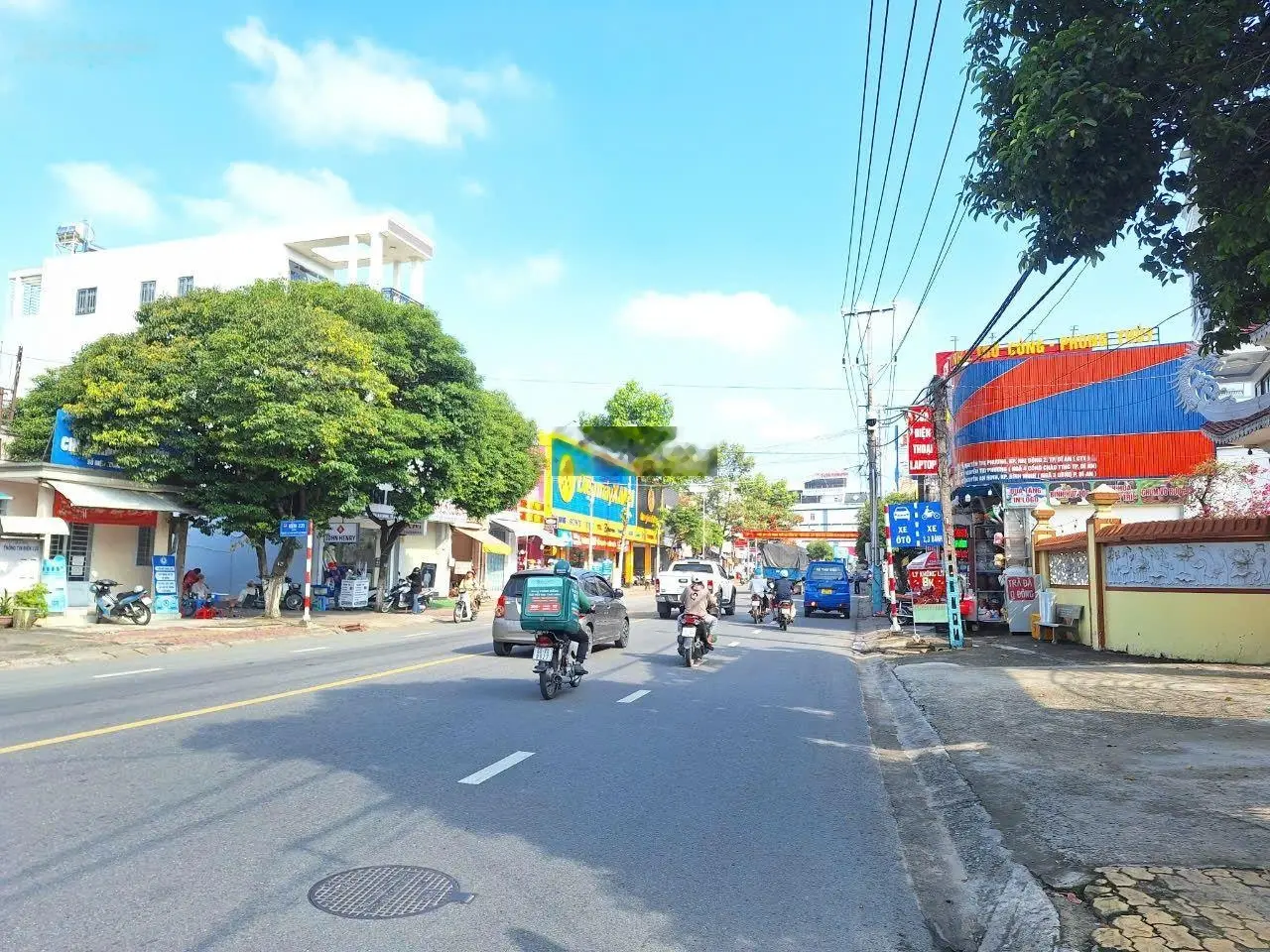 Nhà siêu mỏng 1 trệt 3 lầu mặt tiền kinh doanh trục Nguyễn An Ninh, P. Dĩ An, TP Dĩ An