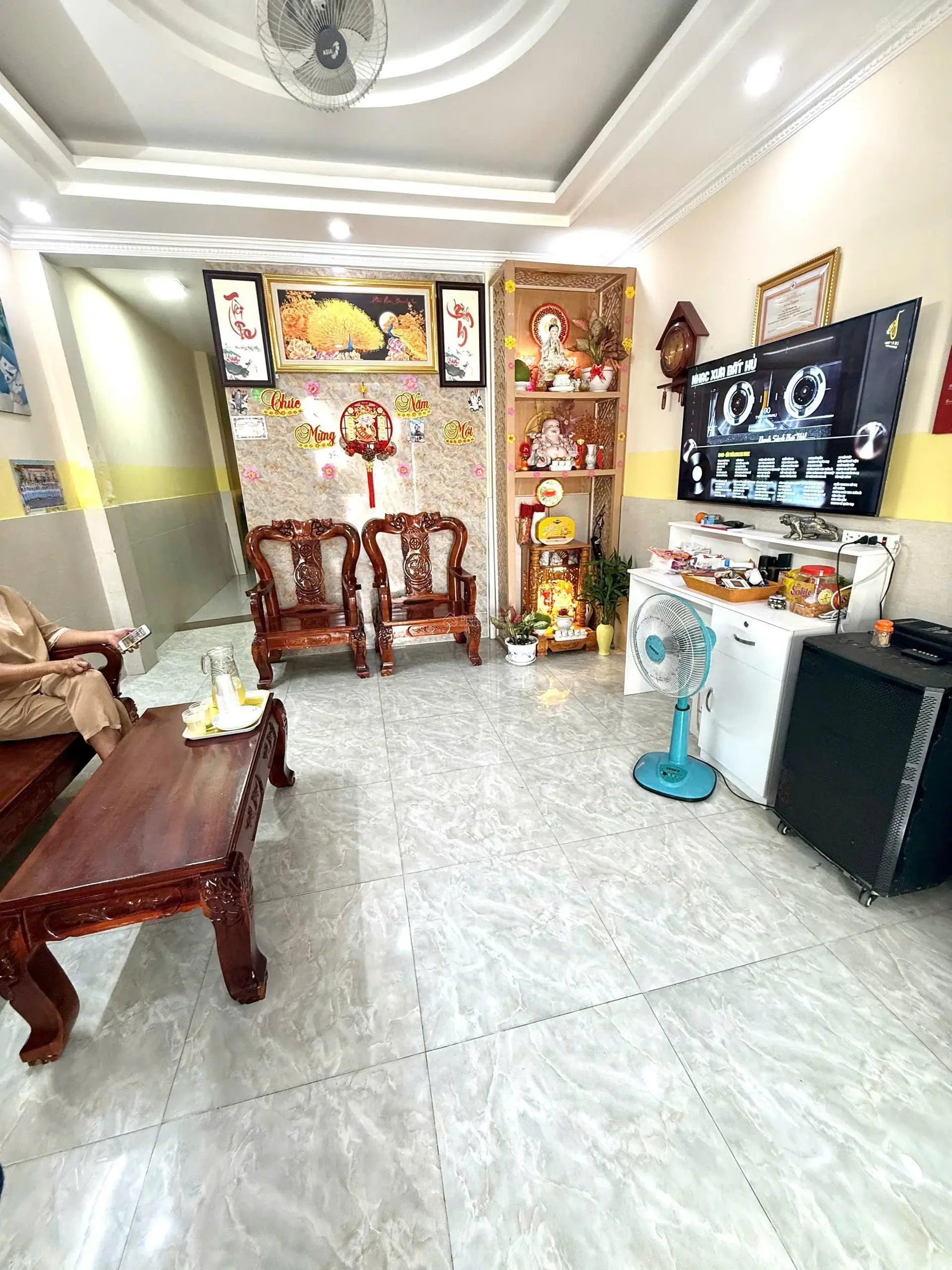 Bán nhà đẹp rộng giá rẻ hẻm xe hơi chạy vi vu LH 0915178859