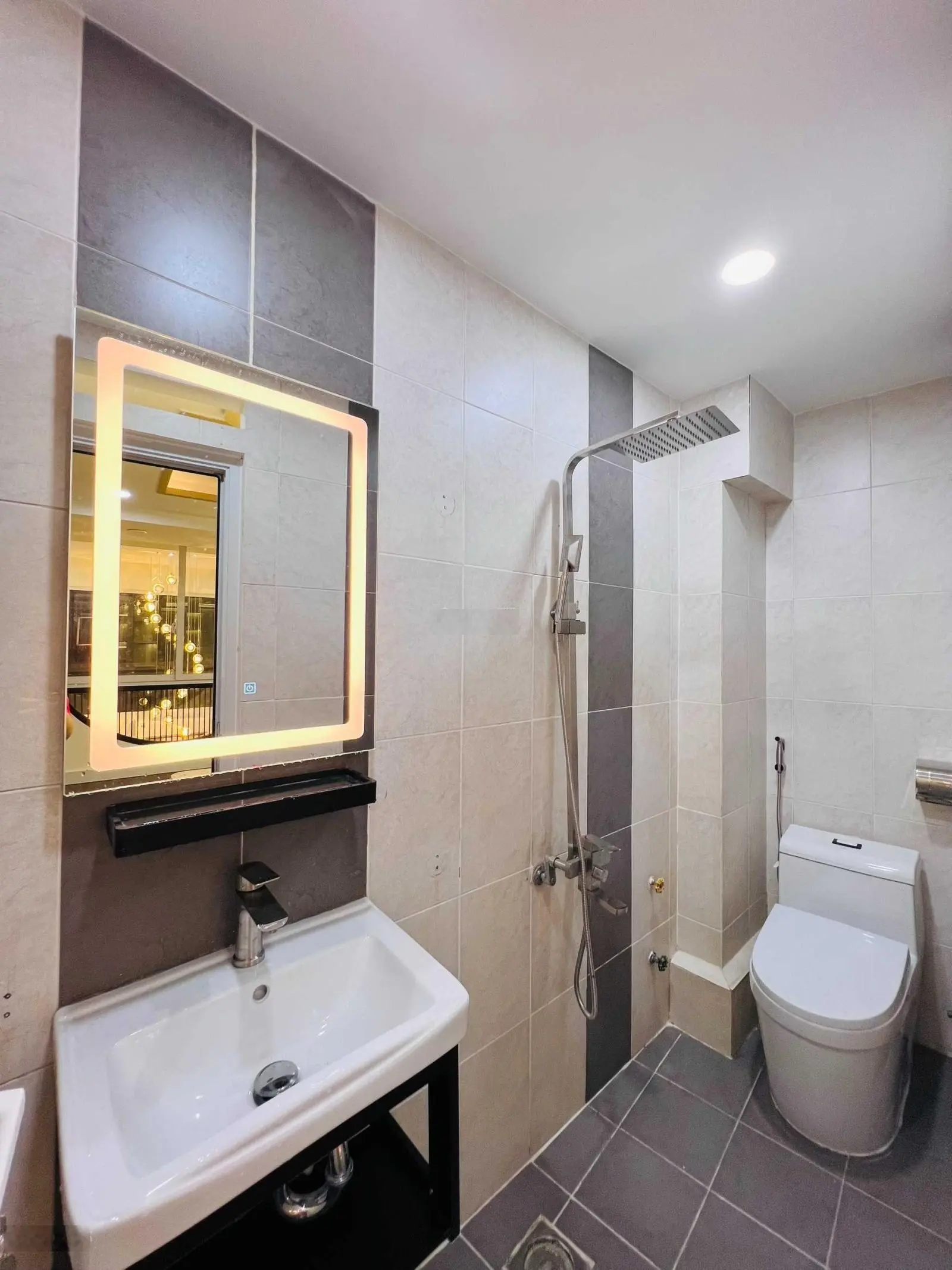 Bán nhà phố mặt tiền kinh doanh Nguyễn Gia Trí (D2), (4x20m) vuông vức, 4T 8PN. Cho thuê 39tr/tháng