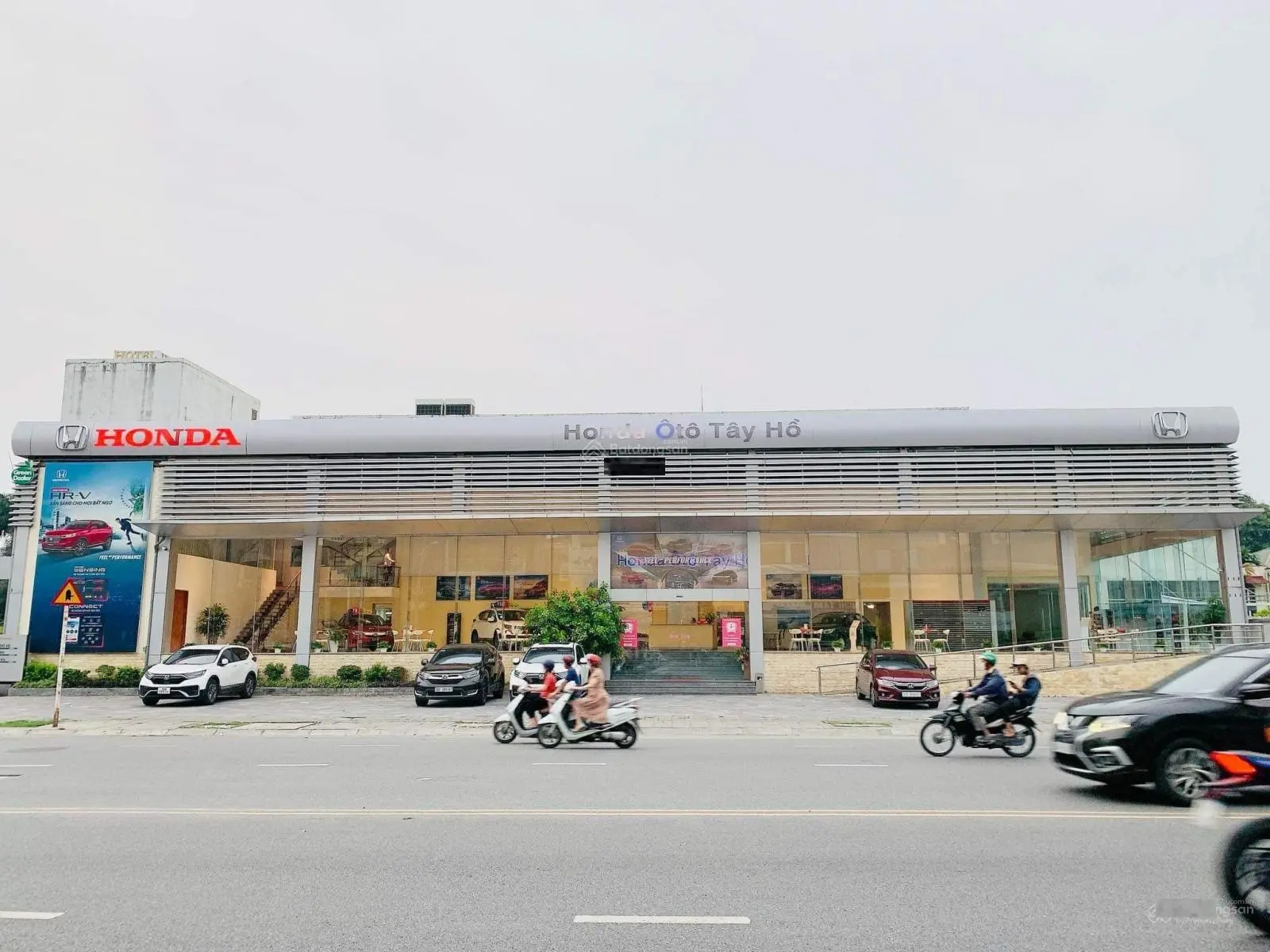 Bán Nhà 310Nghi Tàm 35m2, 5Tầng Thang Máy Nở Hậu Giá 7,3 Tỷ Đg ÔTô Đỗ Cửa