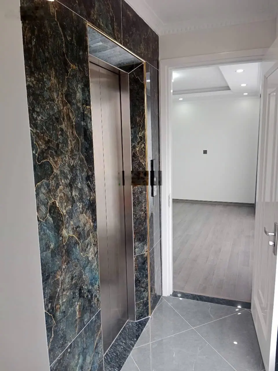 Nhà Đẹp Thang Máy Phố VIP Thái Hà, Đống Đa 33m, 6 tầng, mt 7m, giá 13.2 tỷ.
