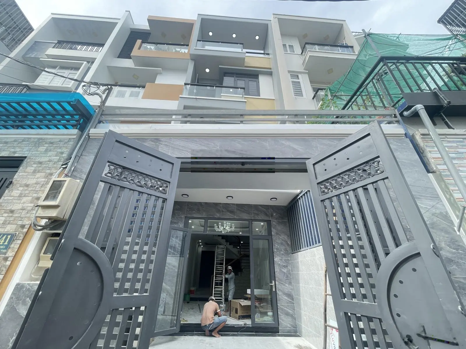 Nhà hiện đại đối diện Giga Mall - Đường thông, ô tô vào tận nhà, nội thất đầy đủ. đầy đủ công năng