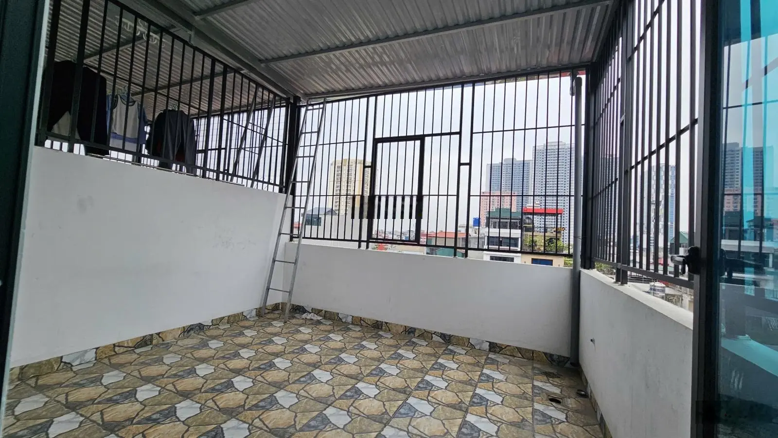 Nhà mới - 7 tầng thanh máy - full nội thất chuẩn 5* - ngõ thông - cách 20m ô tô tránh - dừng đỗ.