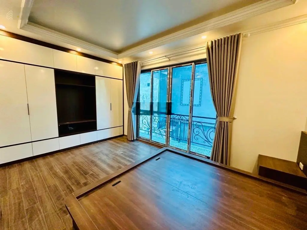 Bán nhà đường Hoàng Mai, Phường Hoàng Văn Thụ, đi bộ gửi ô tô, 44m2, hơn 6 tỷ