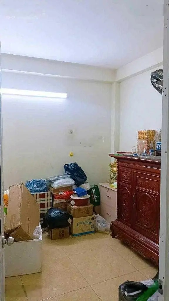 Nhà Lĩnh Nam 34m2, 4 tầng, 3.6 tỷ, sổ đỏ chính chủ, không quy hoạch, ngõ trước nhà rộng 3m