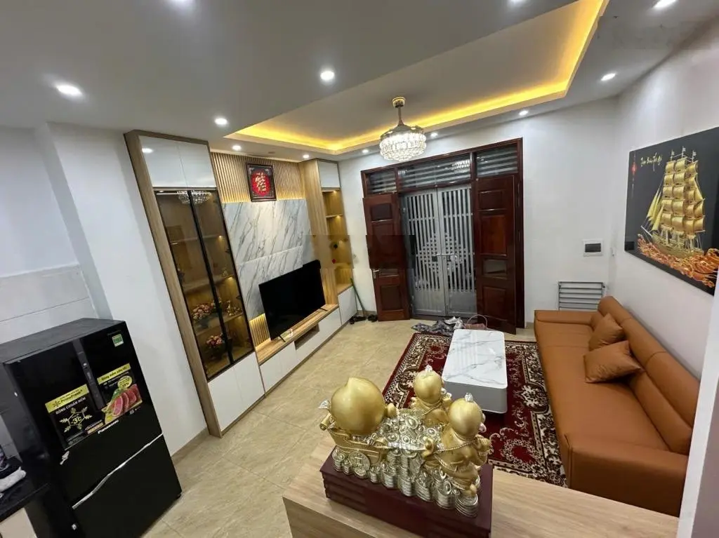 Chính chủ bán nhà riêng phố việt hưng.long biên.hơn 6 tỷ.ôtô tránh 10m.hàng xóm vinhomes riverside