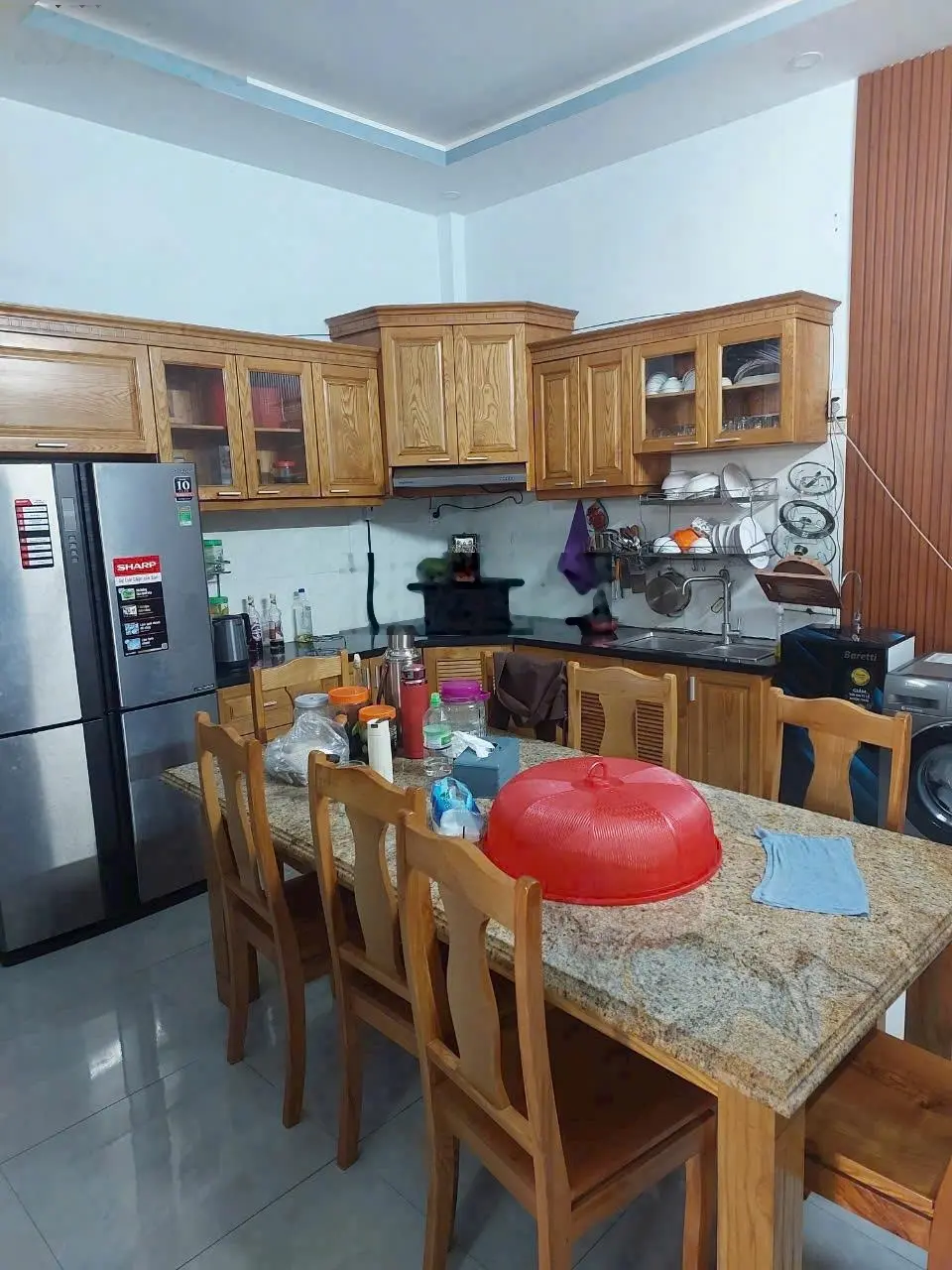 Bán nhà mặt tiền ngay chợ thuận tiện kinh doanh, đang cho thuê 9tr 1 tháng, sổ hồng riêng