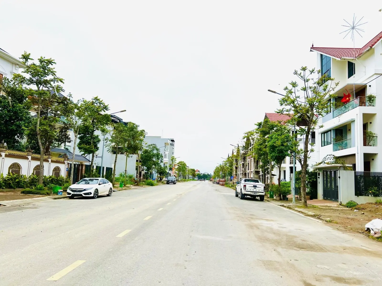 Bán căn biệt thự mặt đường 24m. Căn duy nhất. Giá đầu tư quá tốt. LH 0962 204 ***