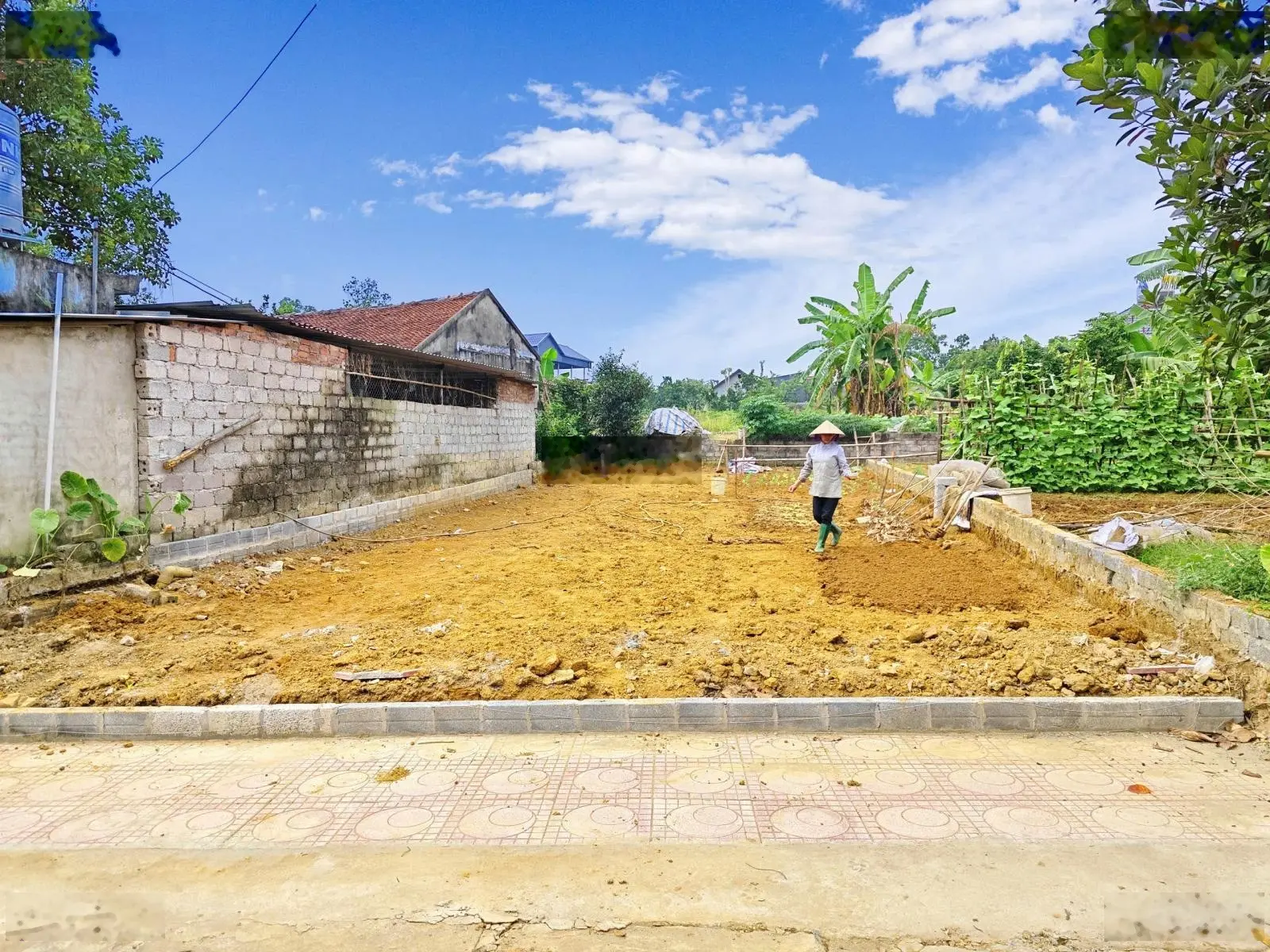 Cân bán 173m mặt tiền 8m ngay trục chính hoà thạch quốc oai hà nội