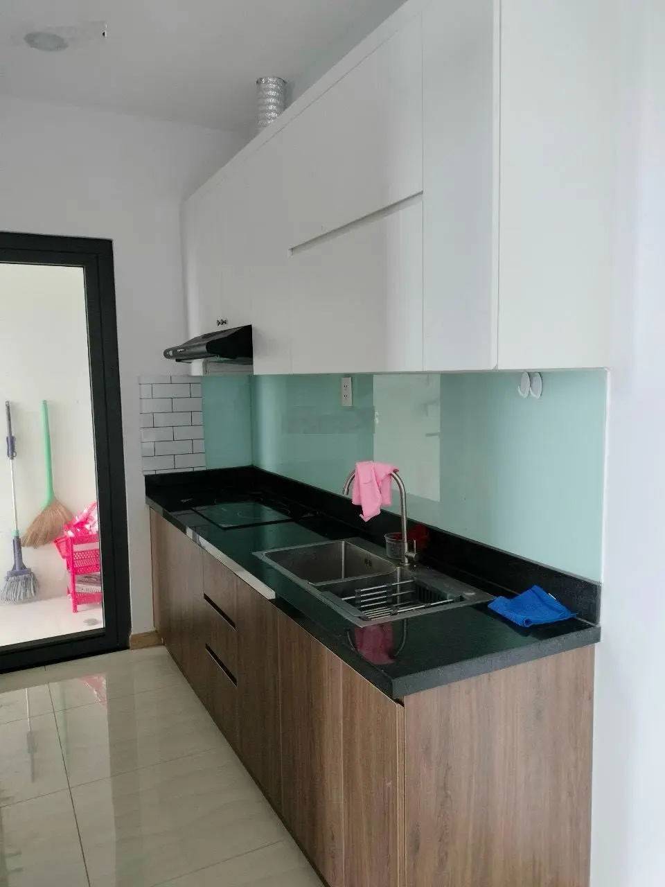 Cần bán gấp căn 2PN2WC - Bcons Garden - Full nội thất như hình- Giá 1ty530 bao hết, sổ hồng riêng