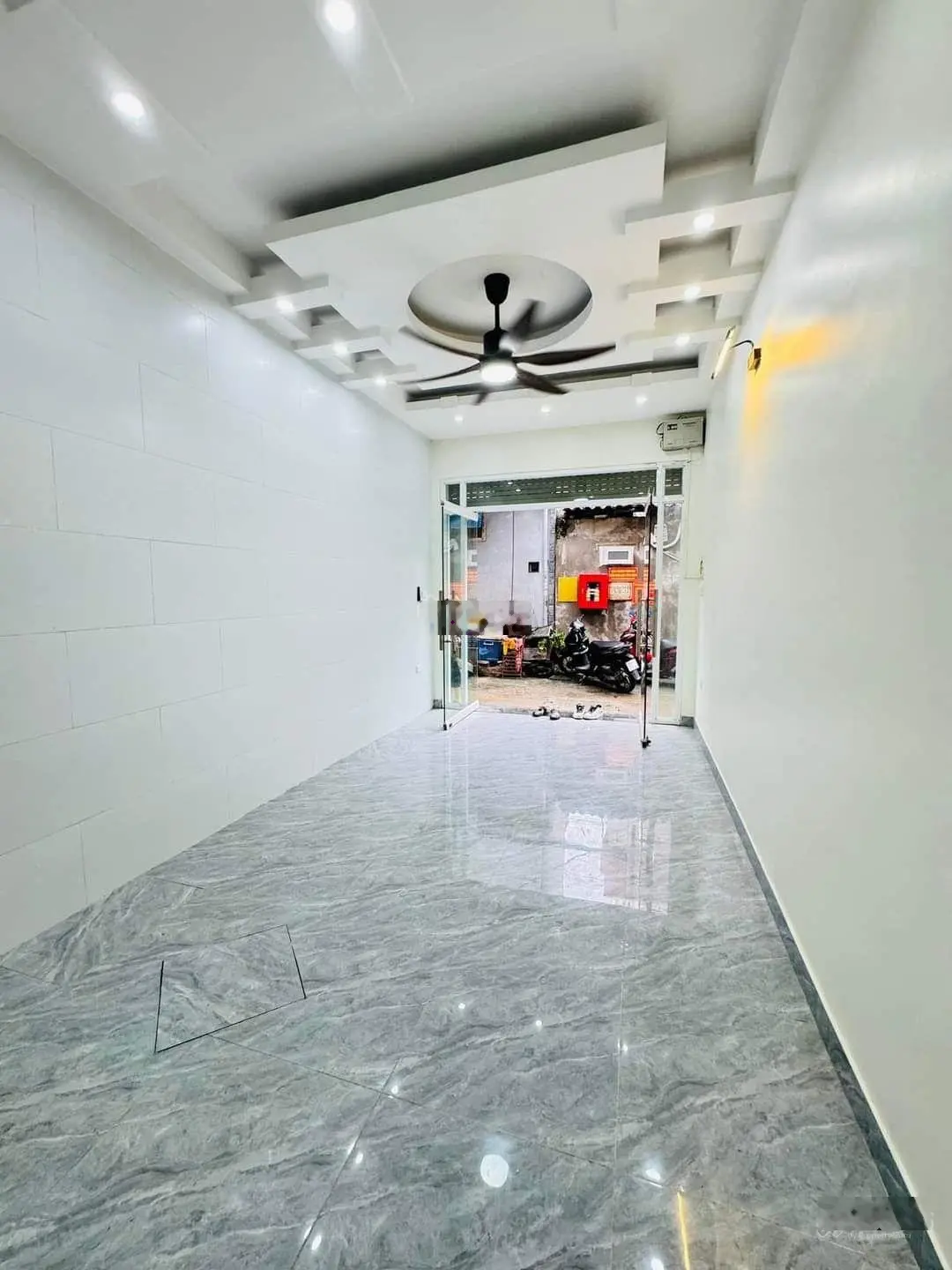 Chính chủ bán nhà Hai Bà Trưng, DT 40m2, nhỉnh 7 tỷ, ô tô đỗ cửa, ô tô vào nhà, lô góc, ngõ thông