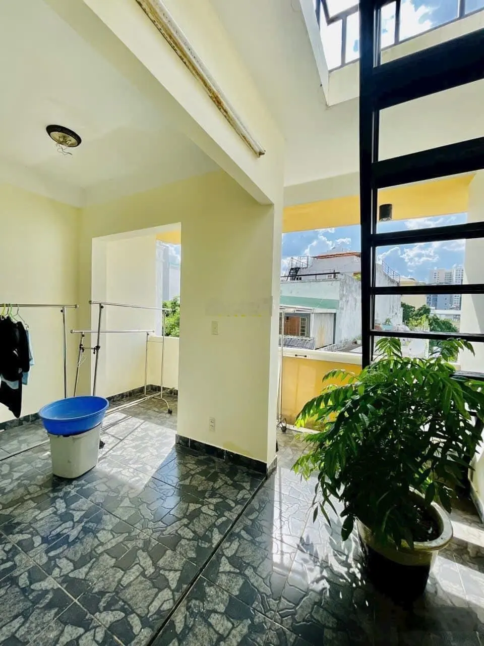 Hoàng văn thụ - xe hơi ngủ - ngay ngã 4 phú nhuận - 4.5x11m -4 tầng - hẻm 8m kinh doanh -13.5 tỷ tl