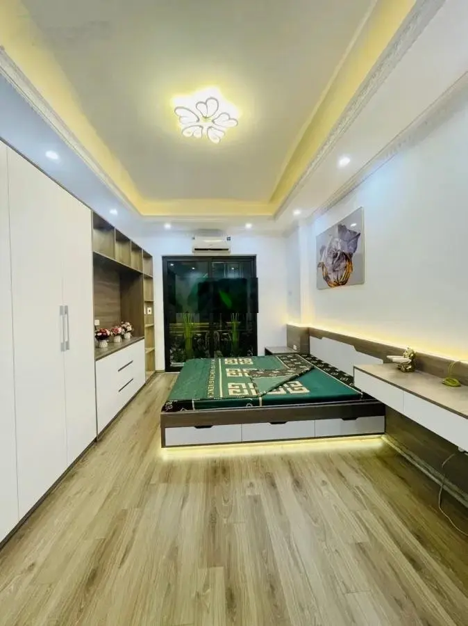 Bán gấp!!! Nhà đẹp phố Nguyễn Khánh Toàn 39m*5T*4m MT - gần phố - nội thất xịn - ngõ nông - hơn 6T