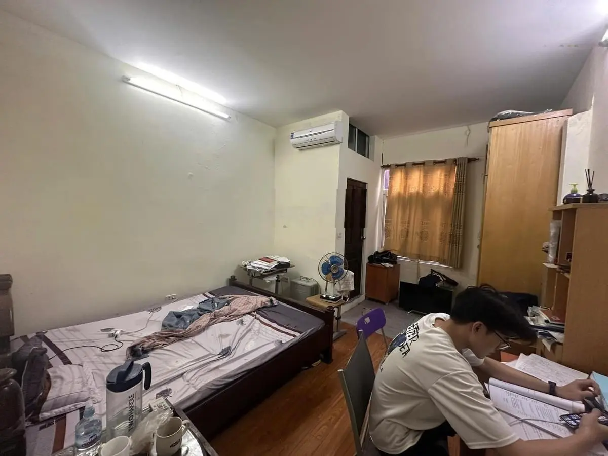 Bán nhà riêng sổ 20/SD 28m2 5 tầng mặt tiền 3.75m giá chỉ 4.6 tỷ ngay trung tâm Đống Đa 3PN